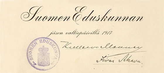 ​Finlands regerings ledamotskort 1917. Undertecknat av talman Kullervo Manner och riksdagens sekreterare Iivari Ahava.